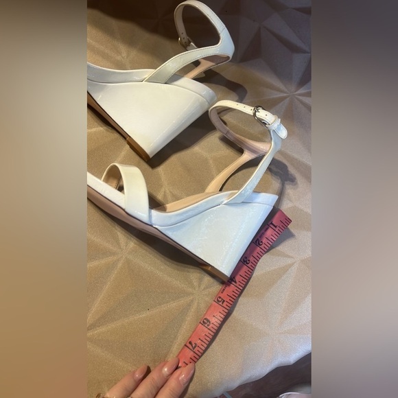 NWT AGL White Heels - Picture 4 of 7